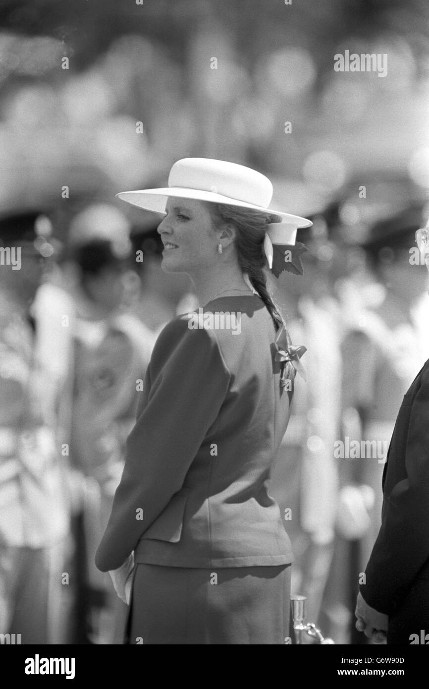 La duchesse de York au début d'une visite officielle de 12 jours au Canada avec le duc de York.Elle porte un chapeau à large bord avec une feuille d'érable rouge dans ses cheveux. Banque D'Images