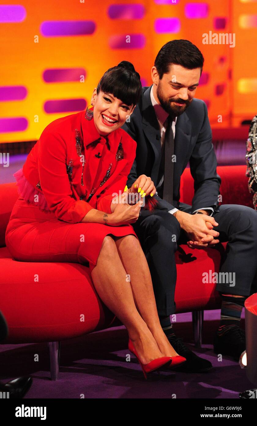 Lily Allen et Dominic Cooper pendant le tournage du Graham Norton Show aux London Studios, dans le sud de Londres, devant être diffusé sur BBC One vendredi soir. Banque D'Images