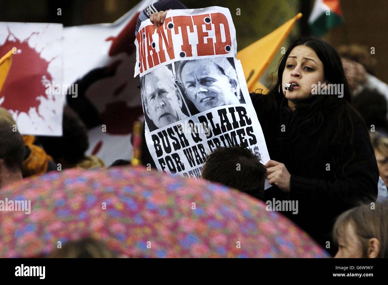 Un manifestant à Glasgow arrête la manifestation de guerre, pour marquer le premier anniversaire du début de la guerre du Golfe. Banque D'Images