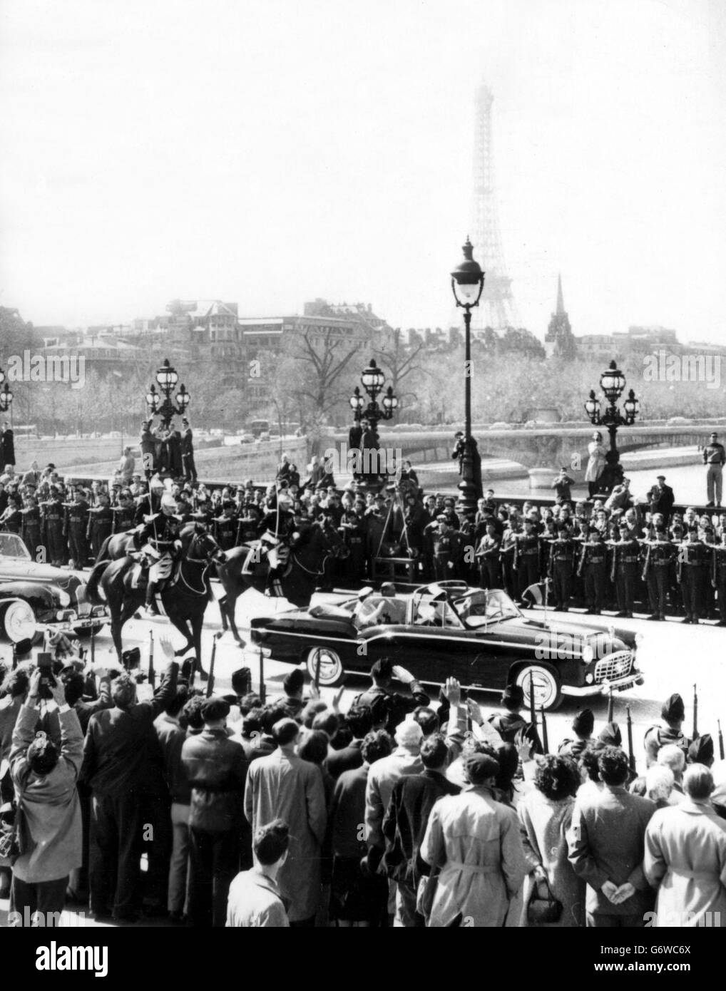 Image - La reine Elizabeth II visite d'Etat en France - Paris Banque D'Images