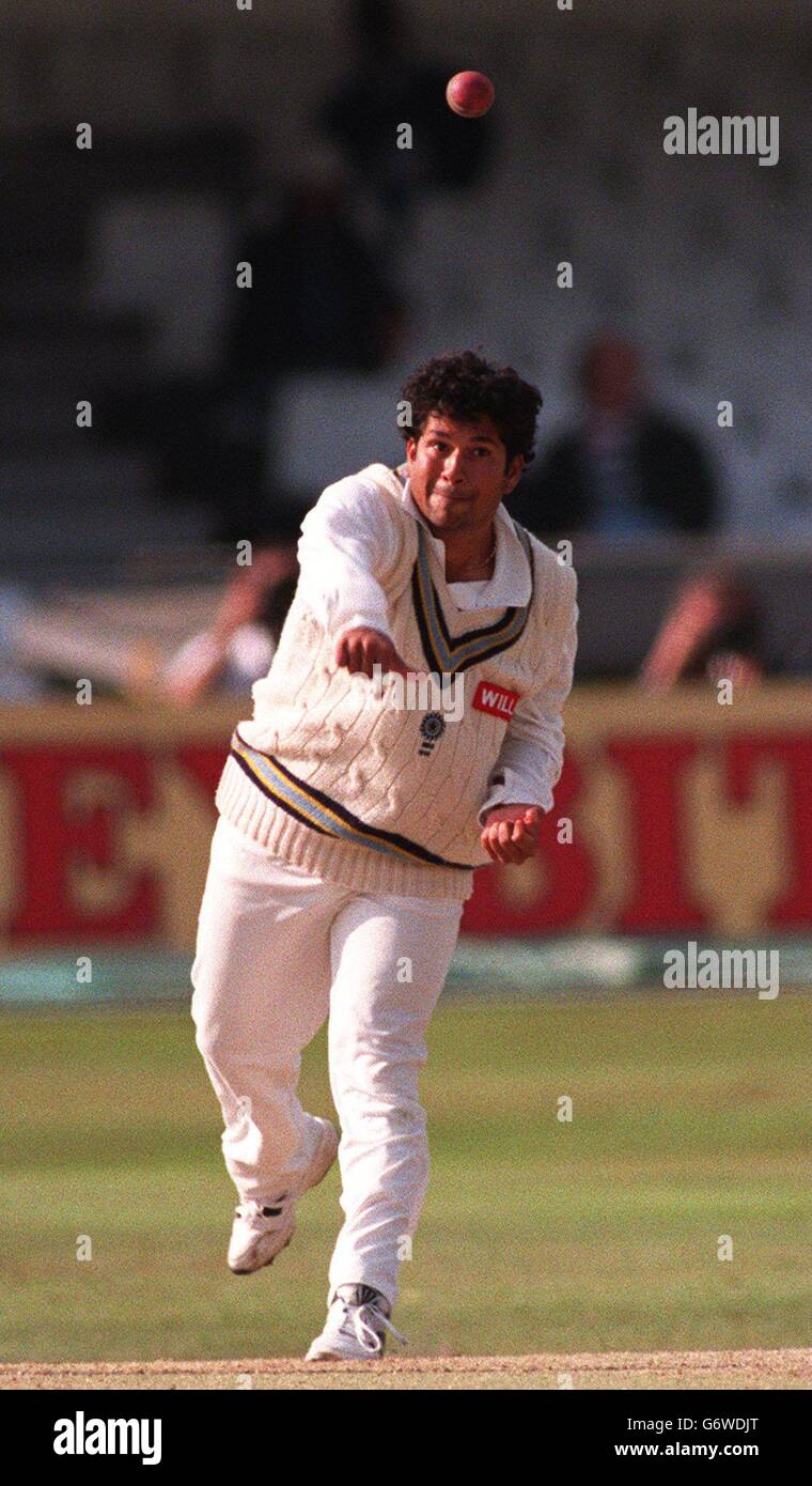 Sachin Tendulkar bowling dans le premier Test Match à Edgebaston Banque D'Images