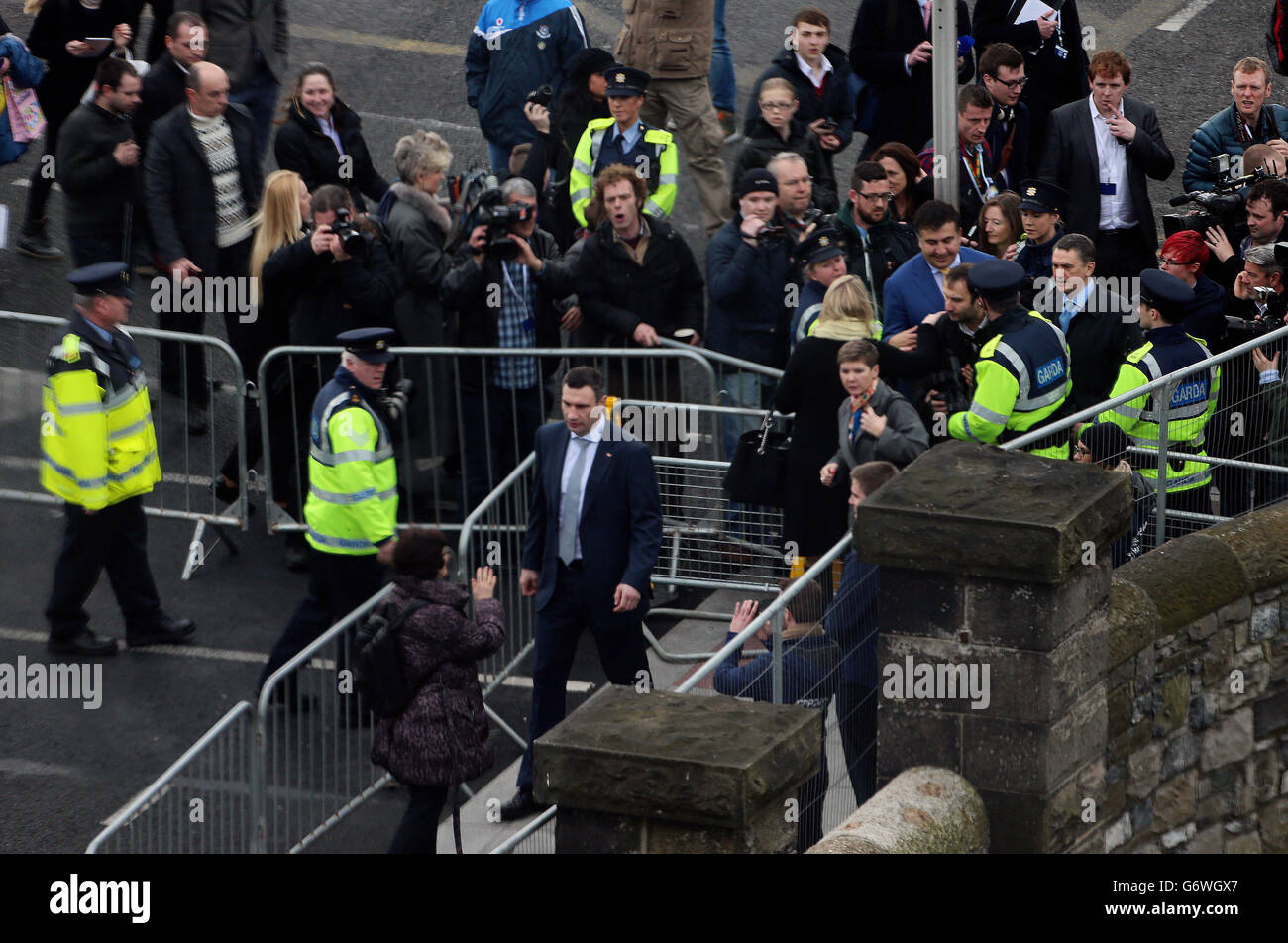 Un politicien ukrainien et ancien boxeur de poids lourd Vitali Klitschko arrive à une réunion du Congrès du Parti populaire européen au Centre des congrès de Dublin. Banque D'Images