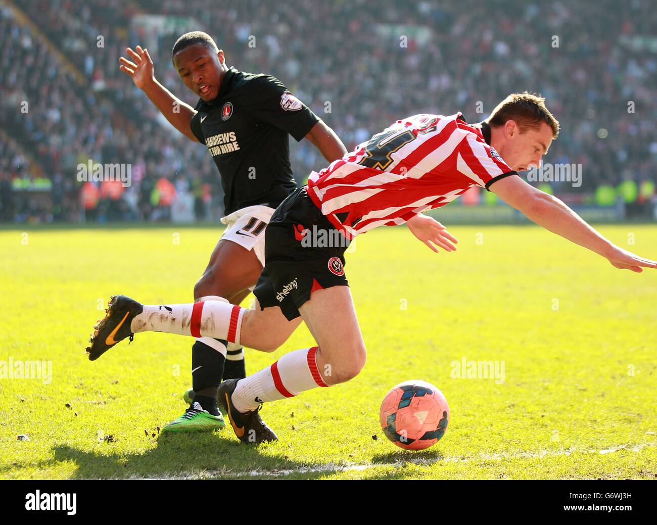 Football - FA Cup - Sixième partie - Sheffield United v Charlton Athletic - Bramall Lane.Callum Harriott, de Charlton Athletic, (à gauche), et Stephen McGinn, de Sheffield United, en action Banque D'Images