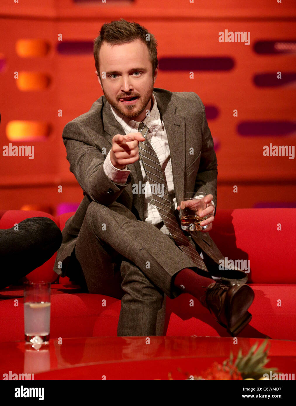 Invité Aaron Paul pendant le tournage du Graham Norton Show aux London Studios, dans le sud de Londres, devant être diffusé sur BBC One vendredi soir. Banque D'Images