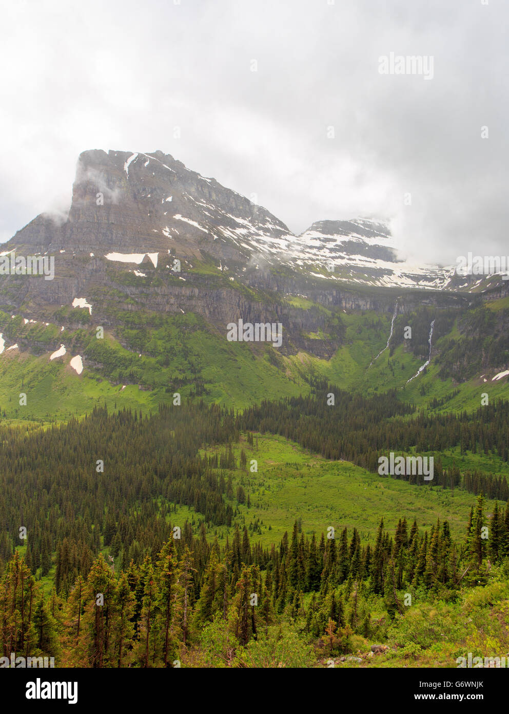 Pittoresque Paysage de Glacier National Park dans le Montana. Aller à la route du soleil. Banque D'Images