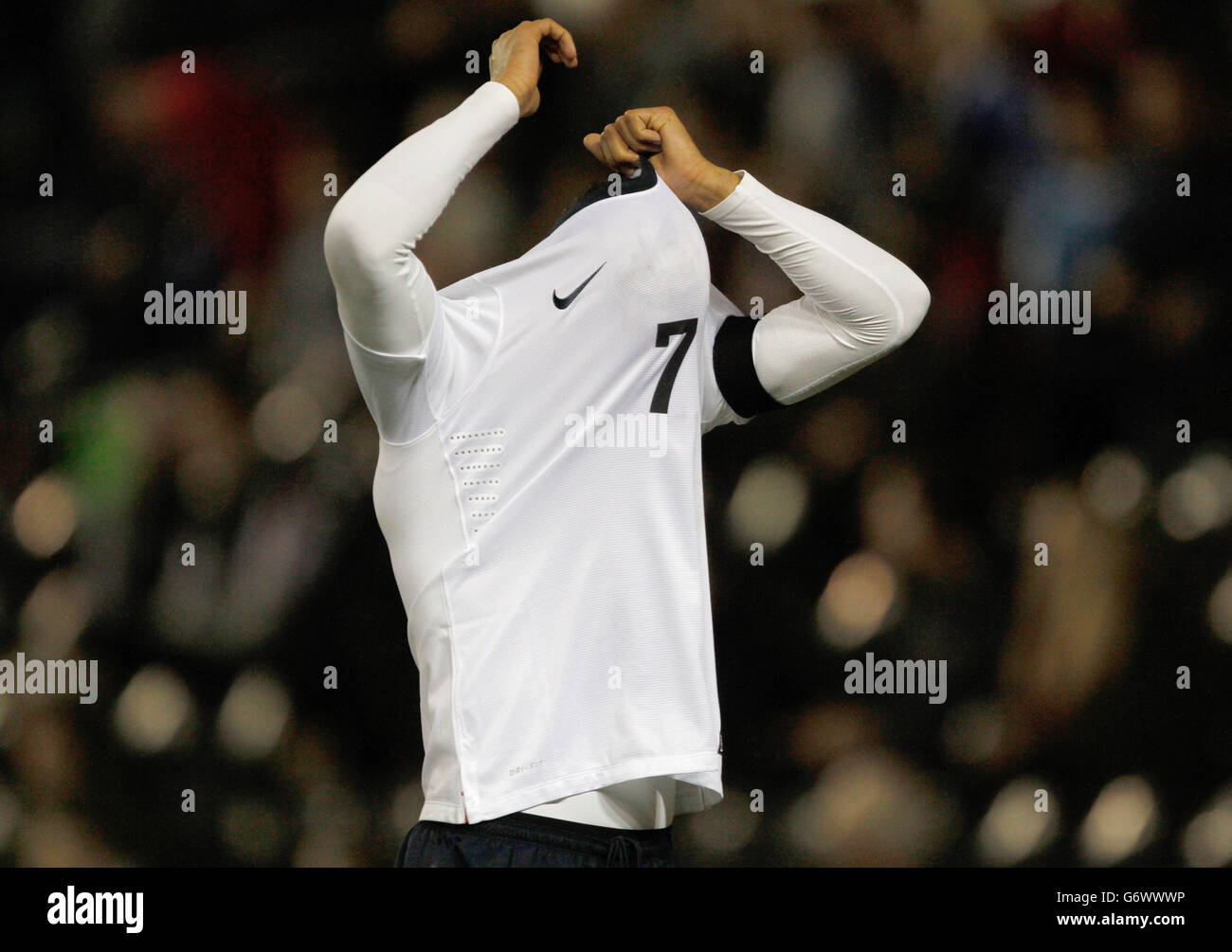 Tom Ince, en Angleterre, réagit après avoir manqué une chance lors du championnat européen U21 2015 de l'UEFA, lors du match du groupe 1 au stade iPRO, Derby. Banque D'Images