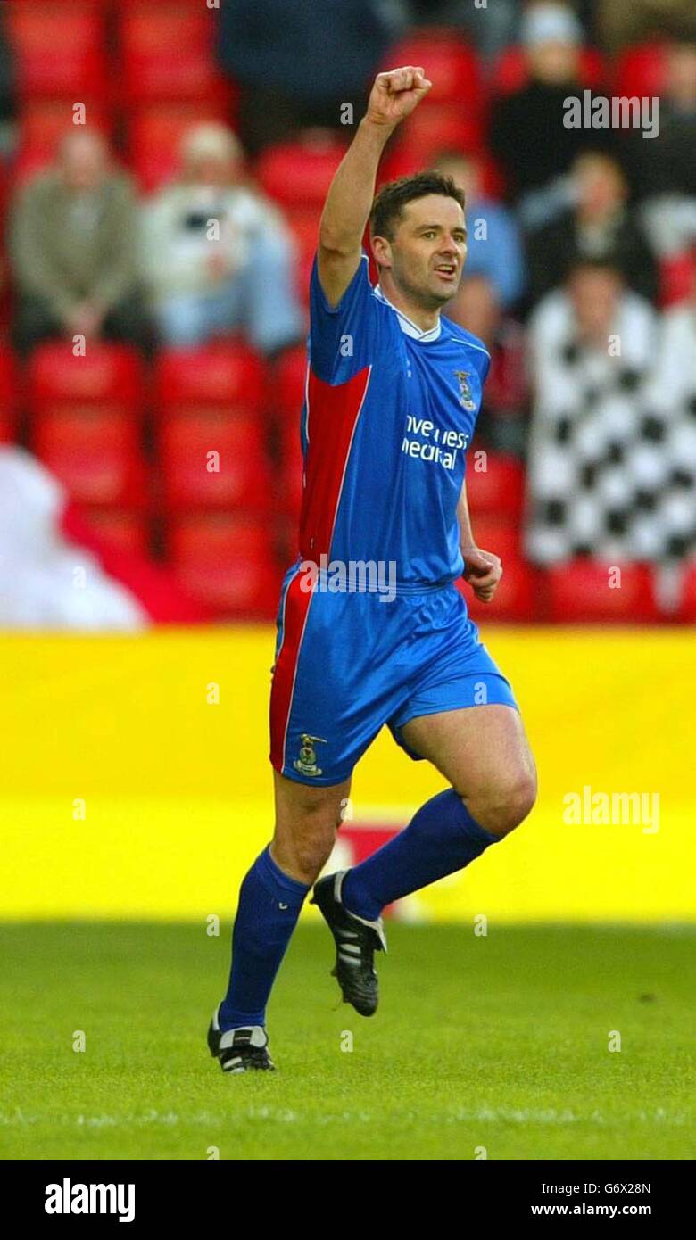 Paul Ritchie, d'Inverness, célèbre son but lors de la demi-finale de la coupe écossaise du Tennent au stade Pittodrie, à Aberdeen . Banque D'Images