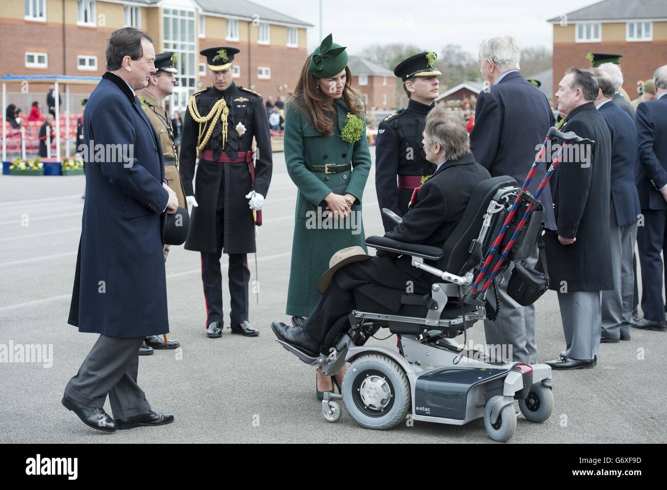 Le duc et la duchesse de Cambridge lors de leur visite à la caserne de Mons à Aldershot, dans le Hampshire, alors que le régiment de la Garde irlandaise marque le jour de la St Patrick. Banque D'Images