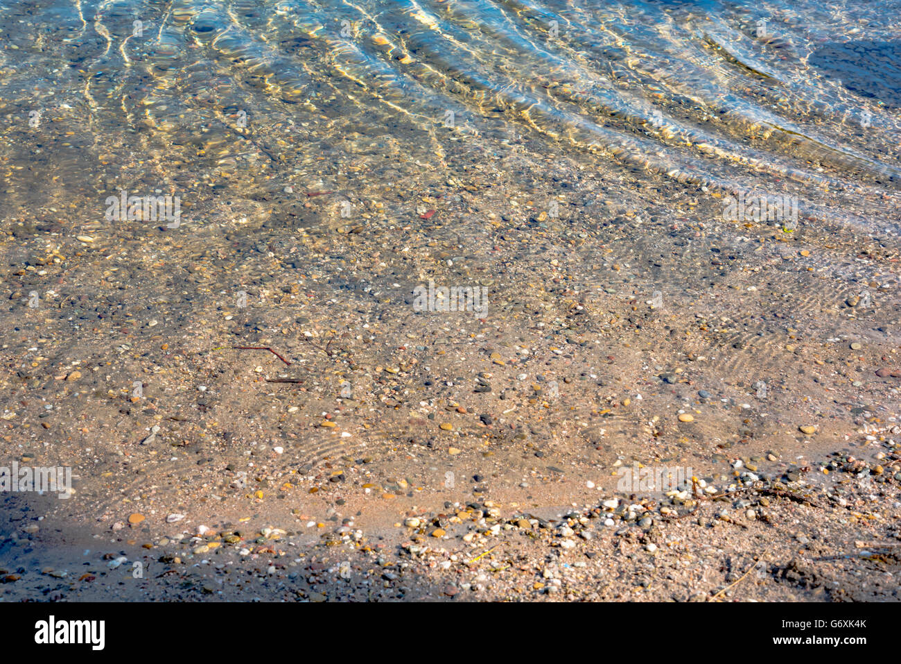 L'eau claire dans le lac sur la texture Banque D'Images