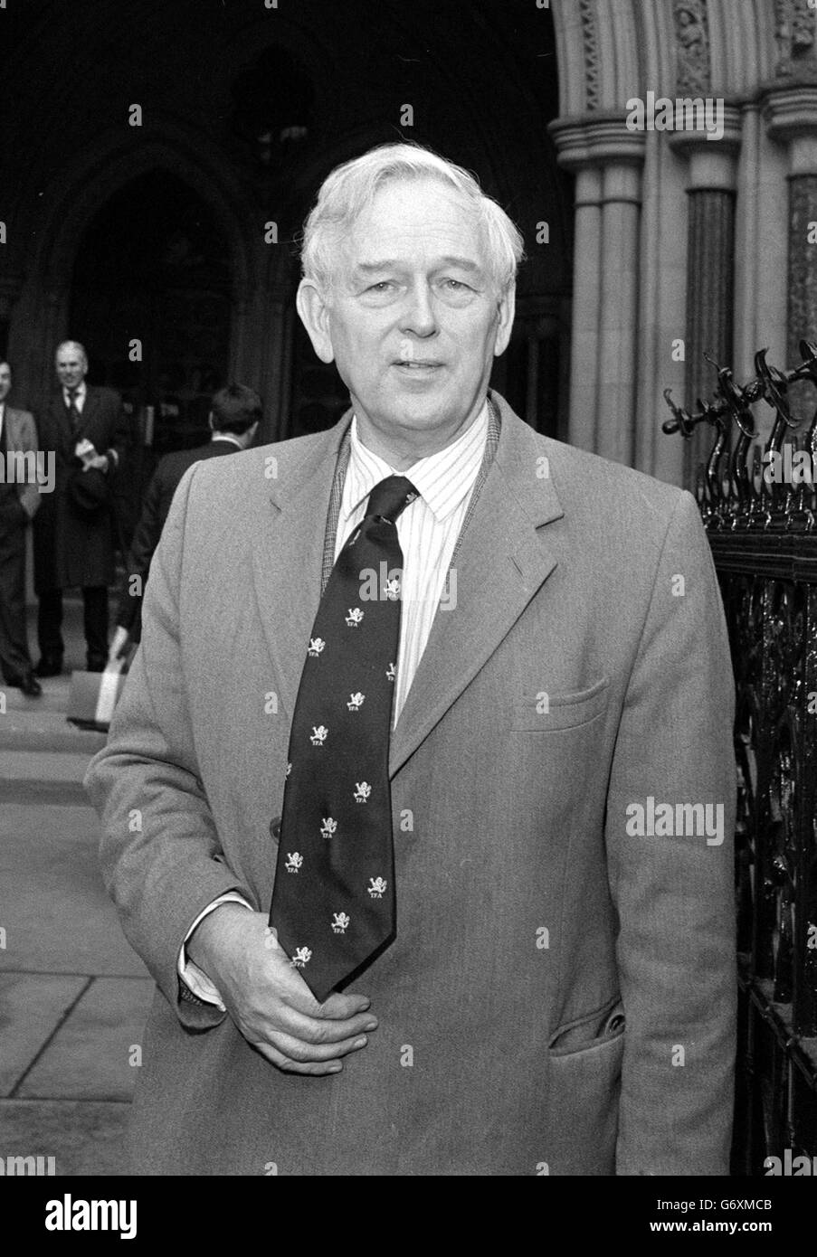 Norris McWhirter, rédacteur en chef du Livre Guinness des records, qui en 1955 a lancé la première édition avec son frère jumeau Ross, assassiné par l'IRA en 1975. Banque D'Images