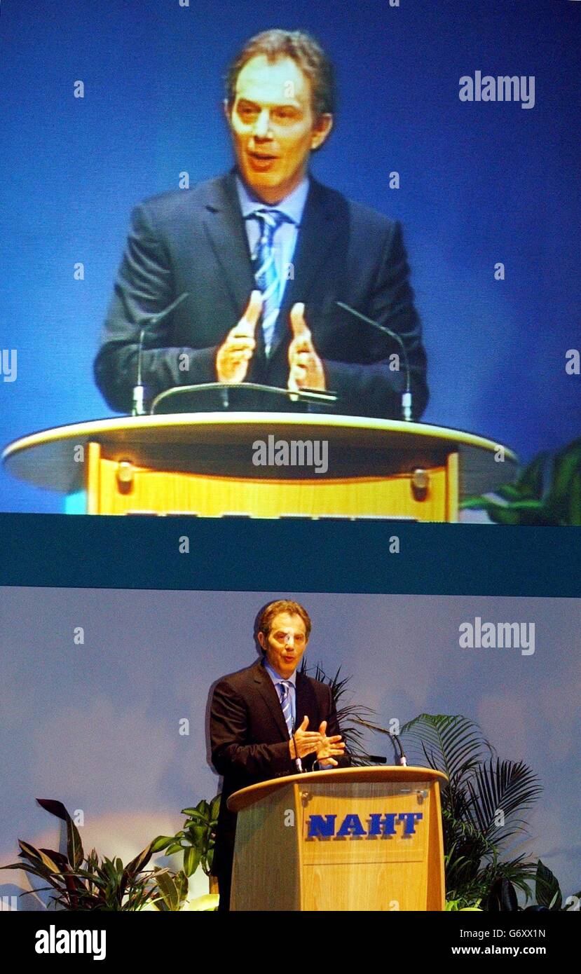 Le Premier ministre Tony Blair s'est exprimé à la conférence de l'Association nationale des enseignants en chef, dans le hall St David, à Cardiff. S'adressant à l'Association nationale des enseignants en chef de Cardiff, M. Blair a déclaré qu'il voulait que le système préscolaire devienne « une nouvelle frontière pour l'État-providence et le système éducatif » offrant un service adapté à chaque enfant. Banque D'Images