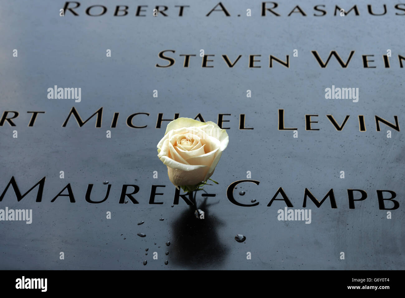 Les noms de tous ceux qui sont morts dans les attaques terroristes , 9/11 Memorial Plaza, , Manhattan, New York. New York, USA Banque D'Images