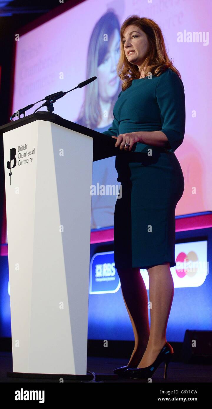 Le vice-président de West Ham United et l'ambassadeur de la petite entreprise, Karren Brady, s'exprime à la conférence annuelle de la Chambre de commerce britannique à Londres. Banque D'Images
