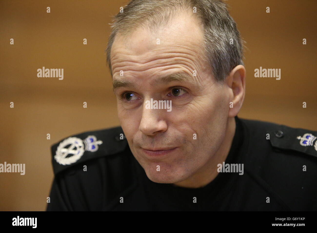 Le chef de police en Écosse, Sir Stephen House, lors d'un briefing sur la police communautaire au quartier général de Forth Valley, à Falkirk, en Écosse, un an après le lancement de police en Écosse. Banque D'Images