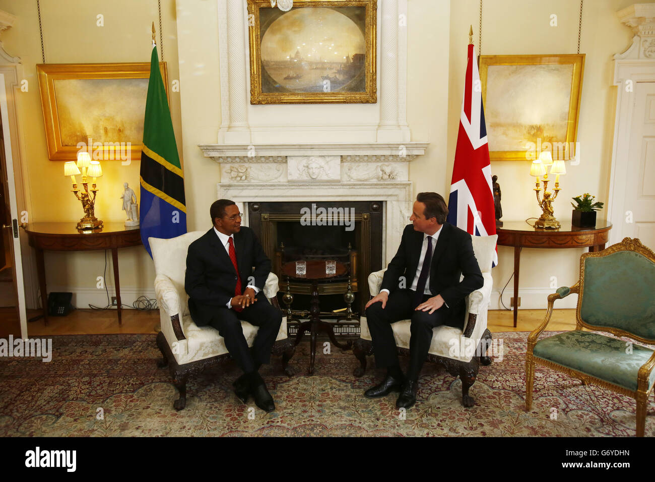 Le Premier ministre David Cameron et le Président de la République-Unie de Tanzanie Jakaya Kikwete au début d'une réunion au 10 Downing Street, Londres. Banque D'Images