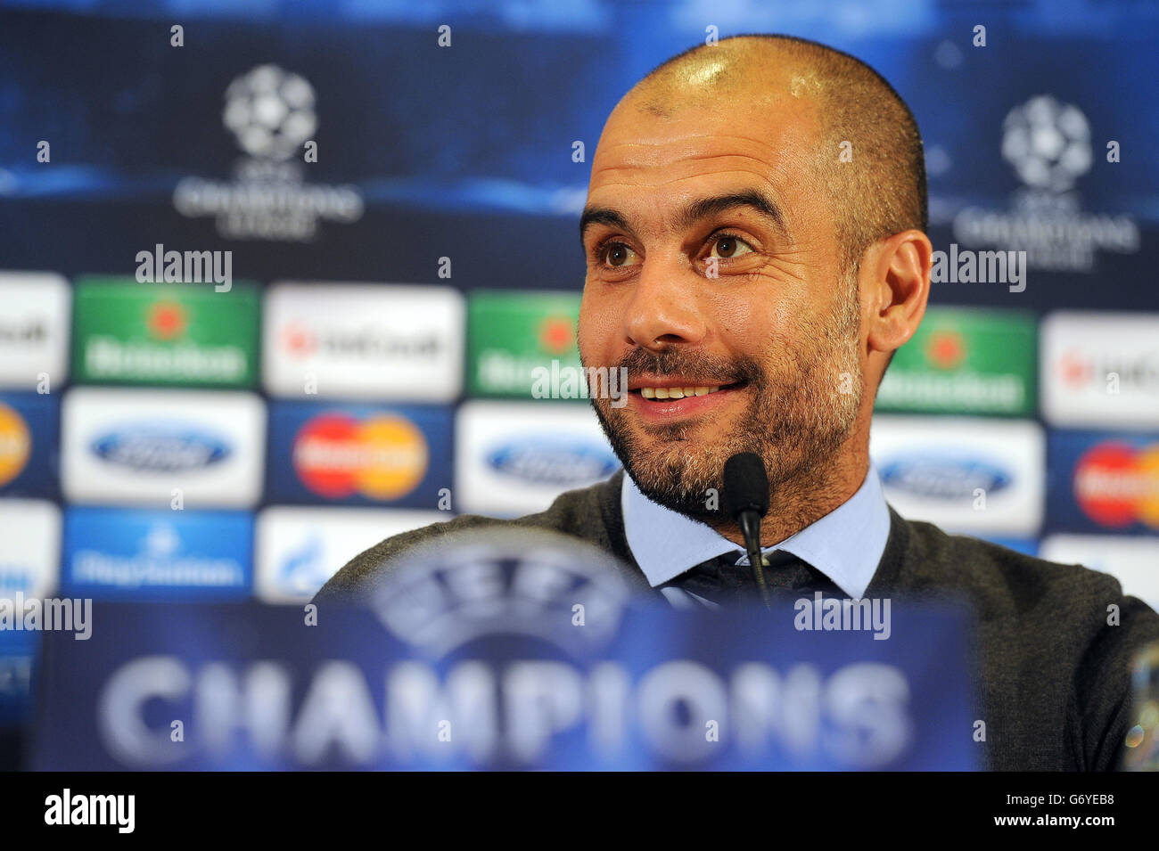 Le directeur du Bayern Munich, PEP Guardiola, parle lors d'une conférence de presse au Marriott Hotel, Worsley, Manchester. APPUYEZ SUR ASSOCIATION photo. Date de la photo: Lundi 31 mars 2014. Manchester United affronte le Bayern Munich dans leur match de finale du quart de la Ligue des champions de l'UEFA demain soir. Le crédit photo devrait se lire: Martin Rickett/PA Wire. Banque D'Images