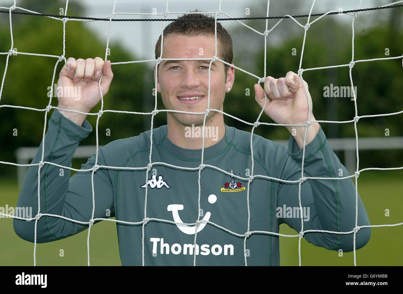 Paul Robinson termine son transfert de 1,5 m de Leeds United à Tottenham Hotspur. Le gardien de but britannique de 24 ans a signé un contrat de quatre ans à White Hart Lane et a déclaré qu'il était temps de poursuivre sa carrière après la relégation de Leeds. Banque D'Images