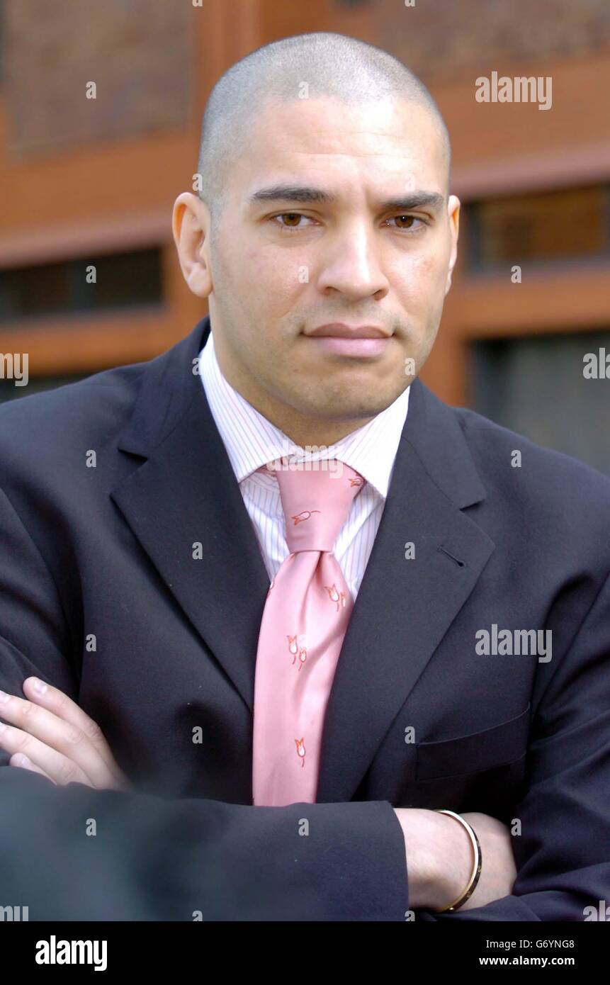 Stan Collymore quitte Stafford Magistrates Court Banque D'Images