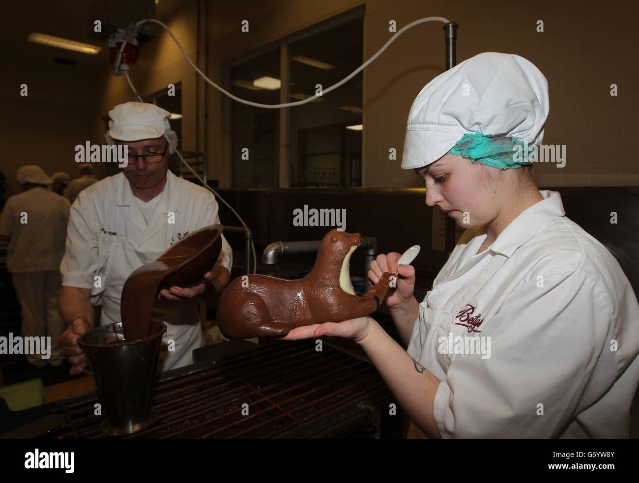 Dans la salle de chocolat de la boulangerie artisanale Banque de photographies et d’images à