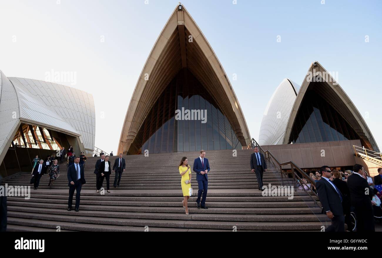 Le duc et la duchesse de Cambridge quittent l'Opéra de Sydney à la suite d'une réception organisée par le gouverneur et premier ministre de la Nouvelle-Galles du Sud au cours du dixième jour de leur visite officielle en Nouvelle-Zélande et en Australie. Banque D'Images