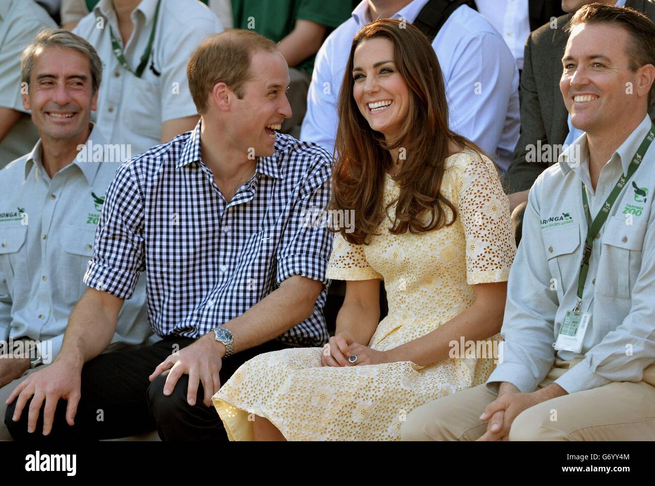 Le duc et la duchesse de Cambridge regardent une exposition d'animaux au zoo de Taronga à Sydney au cours du quatorzième jour de leur visite officielle en Nouvelle-Zélande et en Australie. Banque D'Images