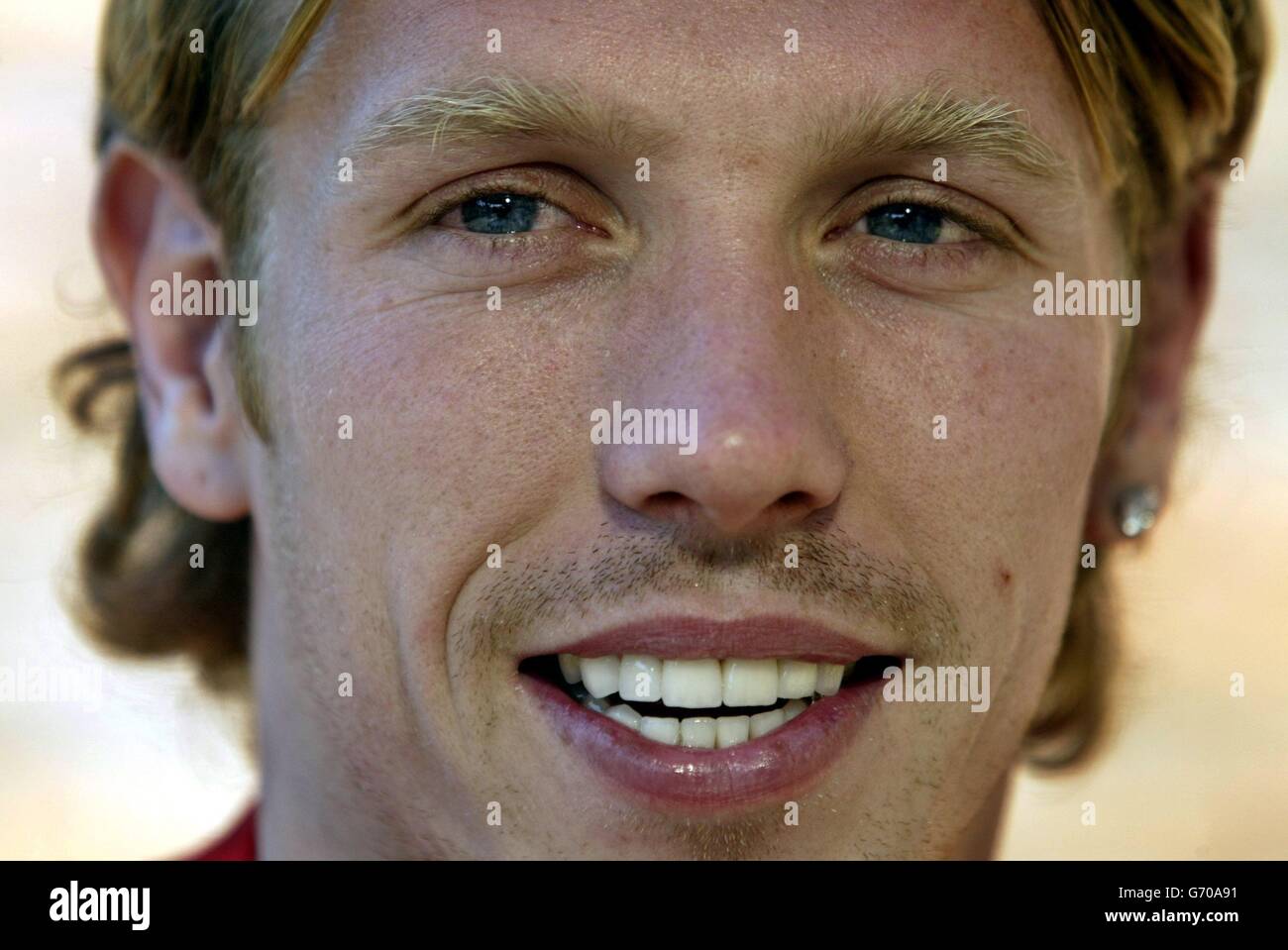 Craig Bellamy, pays de Galles, lors du lancement du nouveau kit Kappa au Carden Park Hotel, près de Wrexham. Le pays de Galles portera le nouveau kit lorsqu'il jouera son international amical contre la Norvège à Oslo jeudi et le Canada à Wrexham dimanche. Banque D'Images Craig Bellamy, pays de Galles, lors du lancement du nouveau kit Kappa au Carden Park Hotel, près de Wrexham. Le pays de Galles portera le nouveau kit lorsqu'il jouera son international amical contre la Norvège à Oslo jeudi et le Canada à Wrexham dimanche. Banque D'Images
