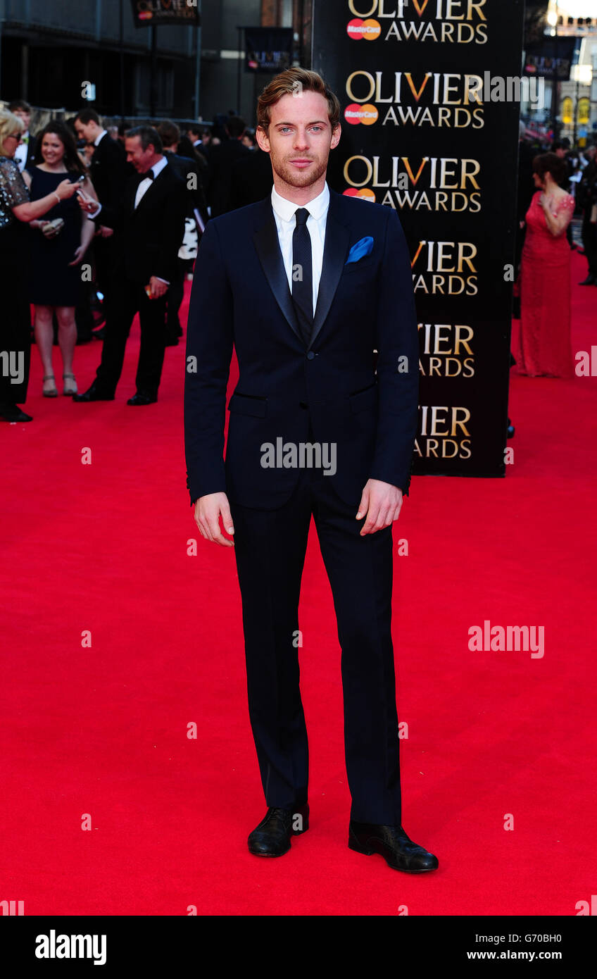 Luke Treadaway assister aux Olivier Awards à l'Opéra Royal de Londres. Banque D'Images