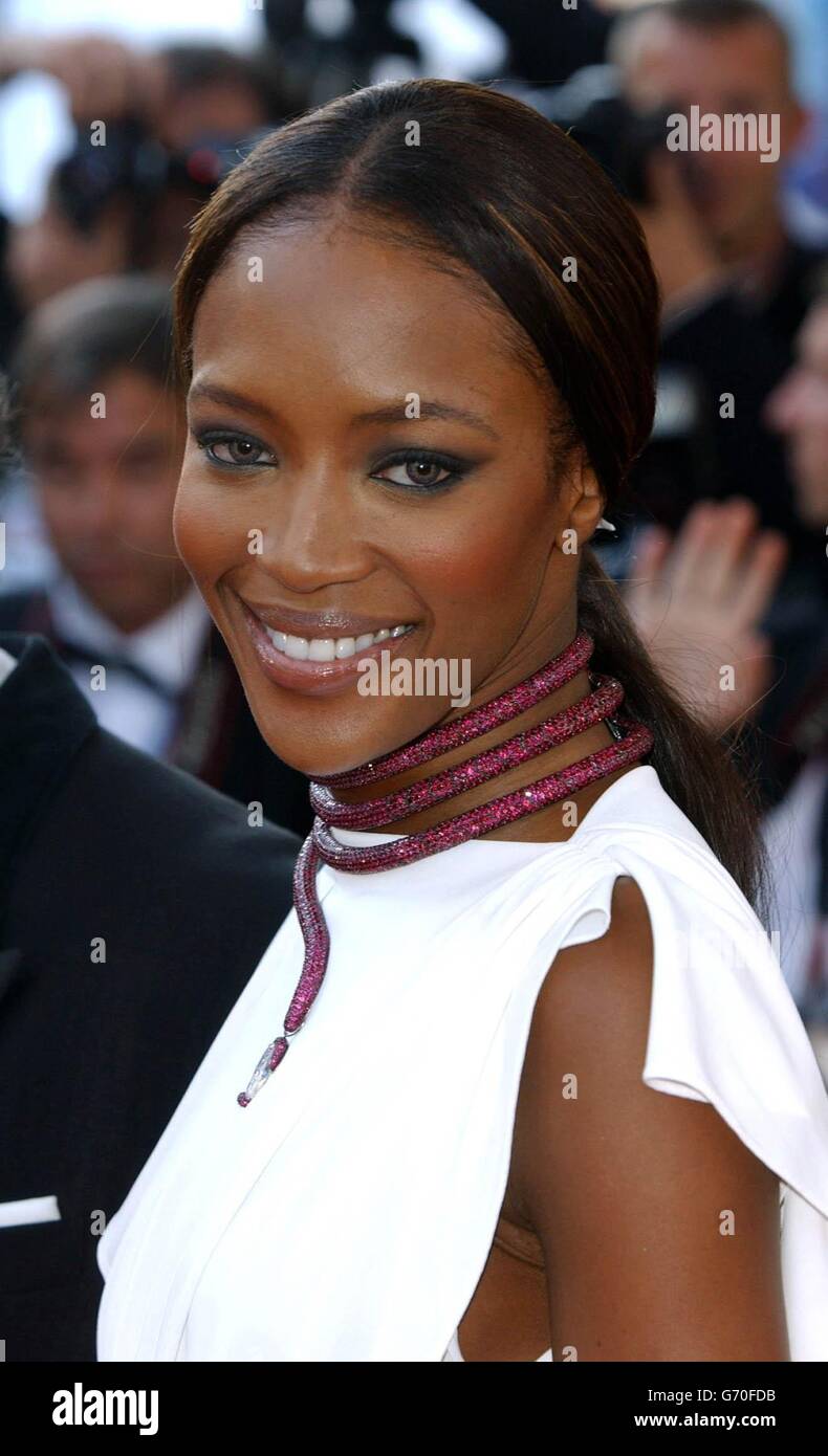 Le modèle Naomi Campbell arrive pour la première des Ladytuers, au Palais de Festival pendant le 57e Festival de Cannes en France. Banque D'Images
