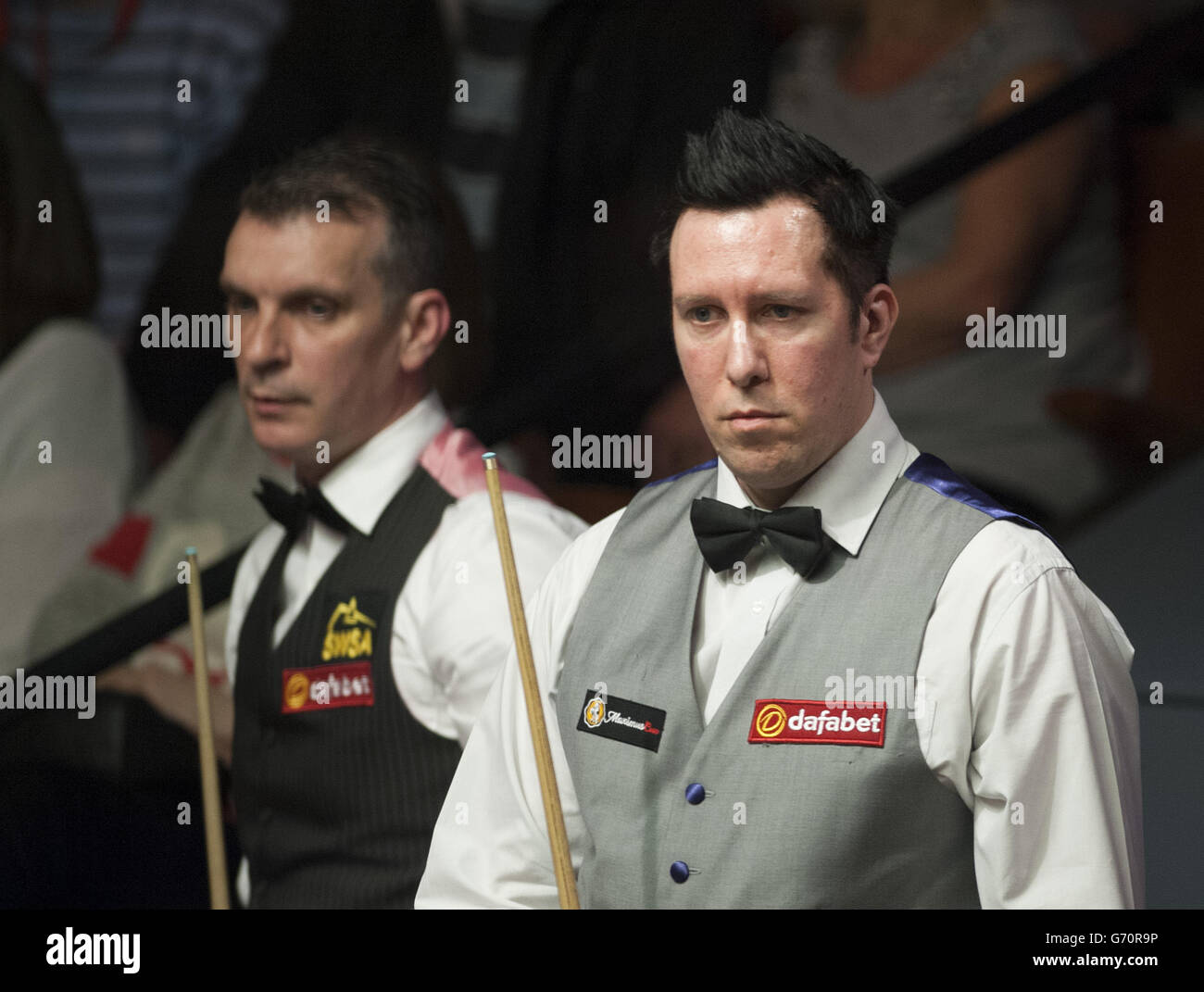 Dominic Dale lors de son match contre Mark Davis lors des championnats du monde de snooker de Dafabet au Crucible, Sheffield. Banque D'Images