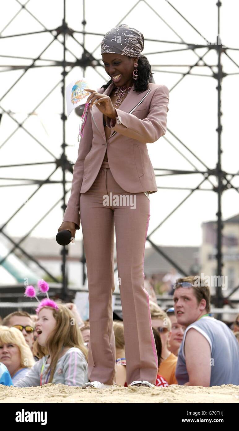 Accueille en juin Sarpong sur scène pendant le concert T4 Popbeach, qui a eu lieu sur la plage de Great Yarmouth. Banque D'Images