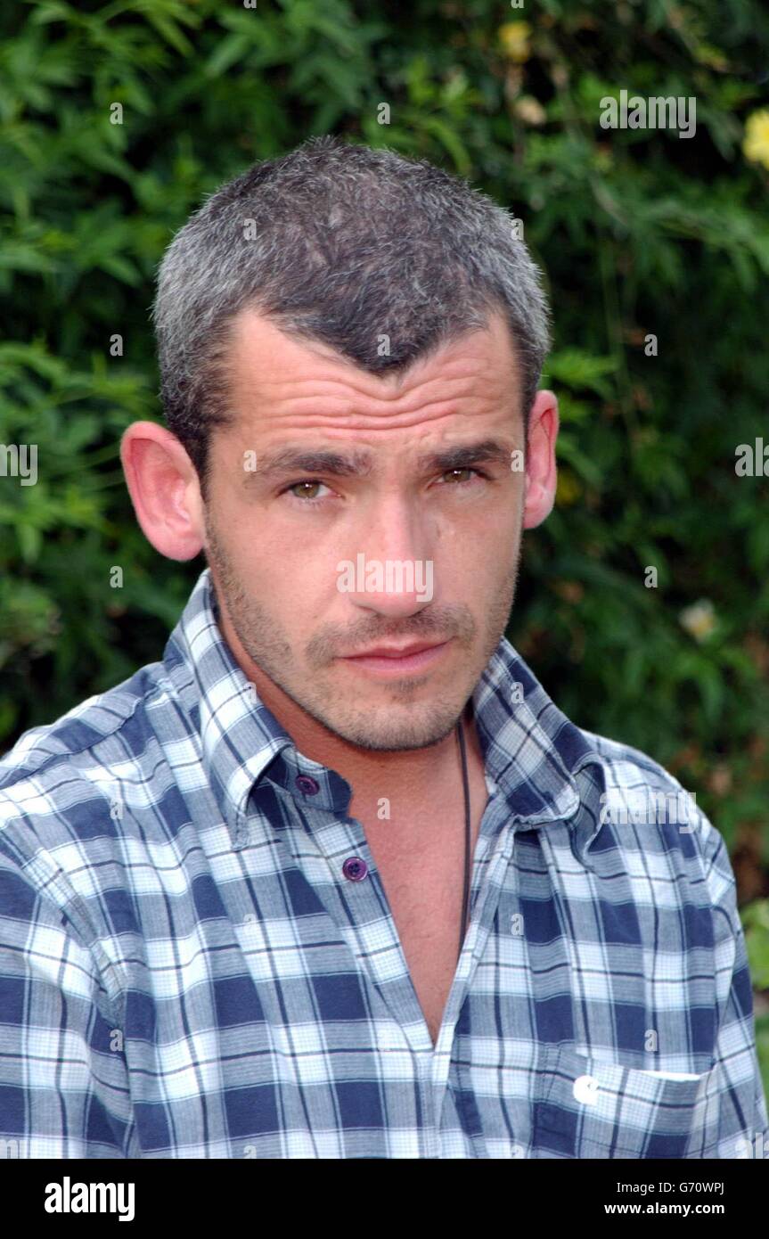 L'acteur Kieran O'Brien, star du nouveau film de Michael Winterbottom « Nine Songs » - qui est le film le plus sexuellement explicite de l'histoire du cinéma britannique traditionnel - lors d'un phocall au Grand Hotel lors du 57e Festival de Cannes en France. Banque D'Images