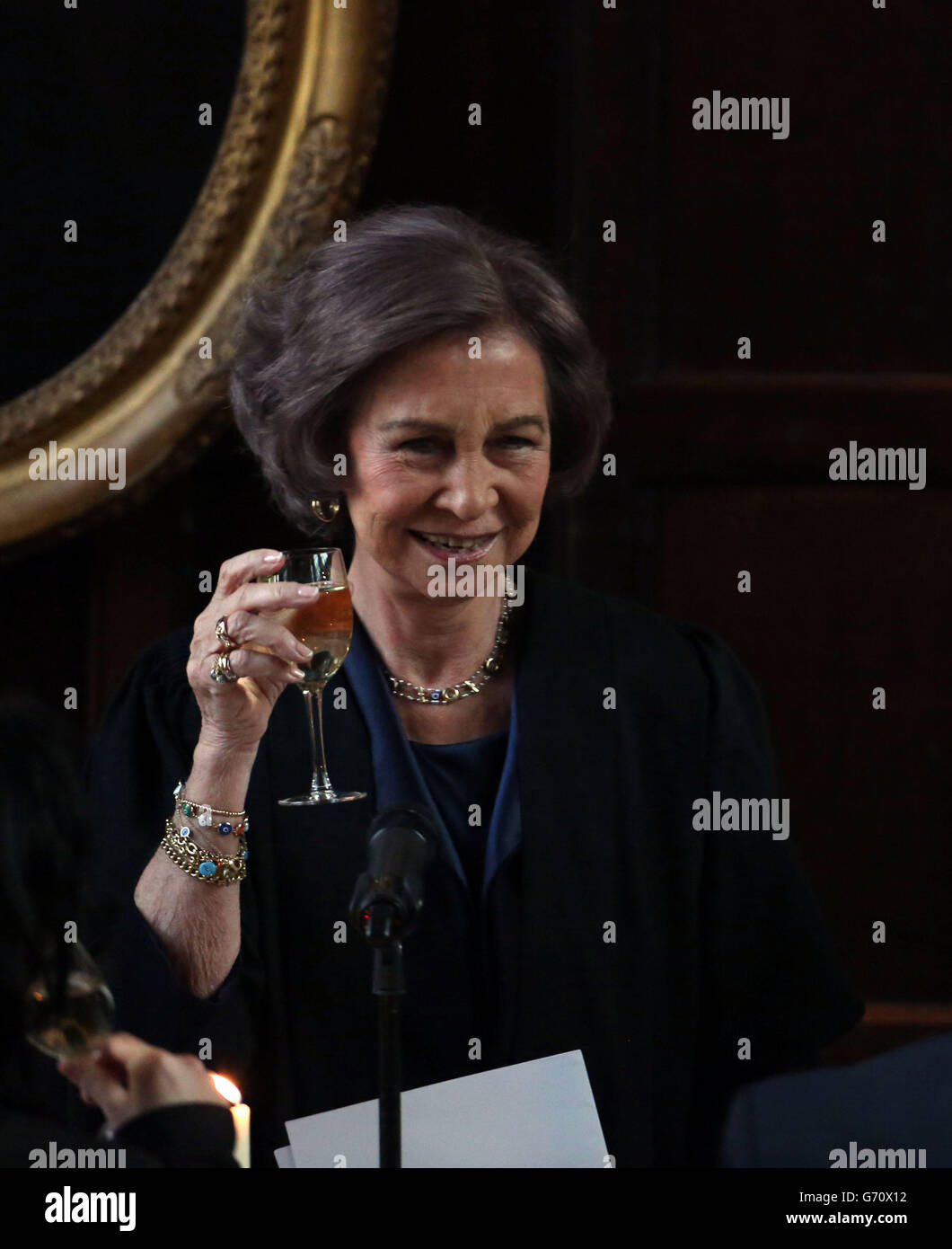 La reine Sofia d'Espagne parle lors d'un déjeuner au Exeter College d'Oxford. Banque D'Images