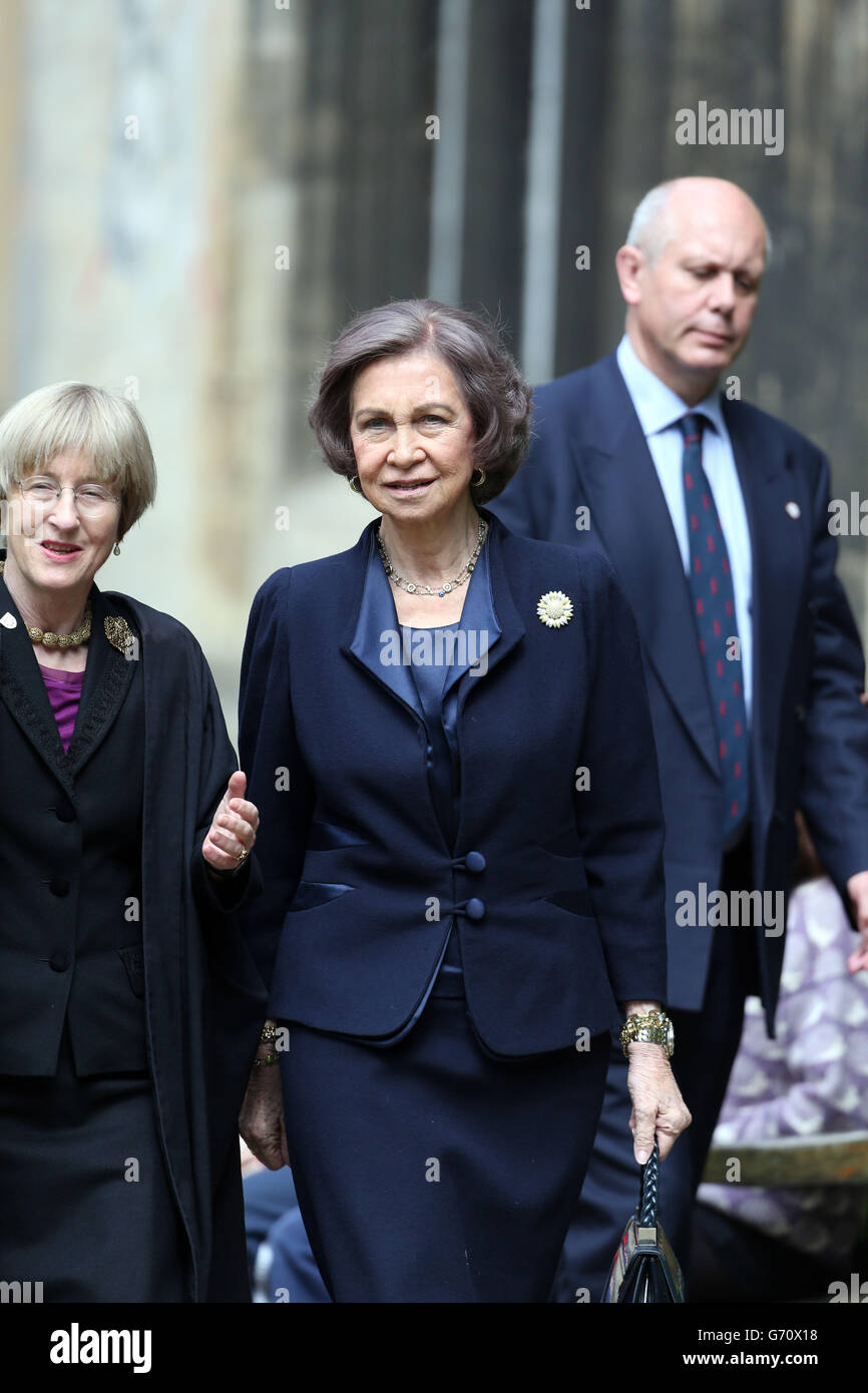 La reine Sofia d'Espagne lors d'une visite à l'Institut Taylorien à Oxford. Banque D'Images