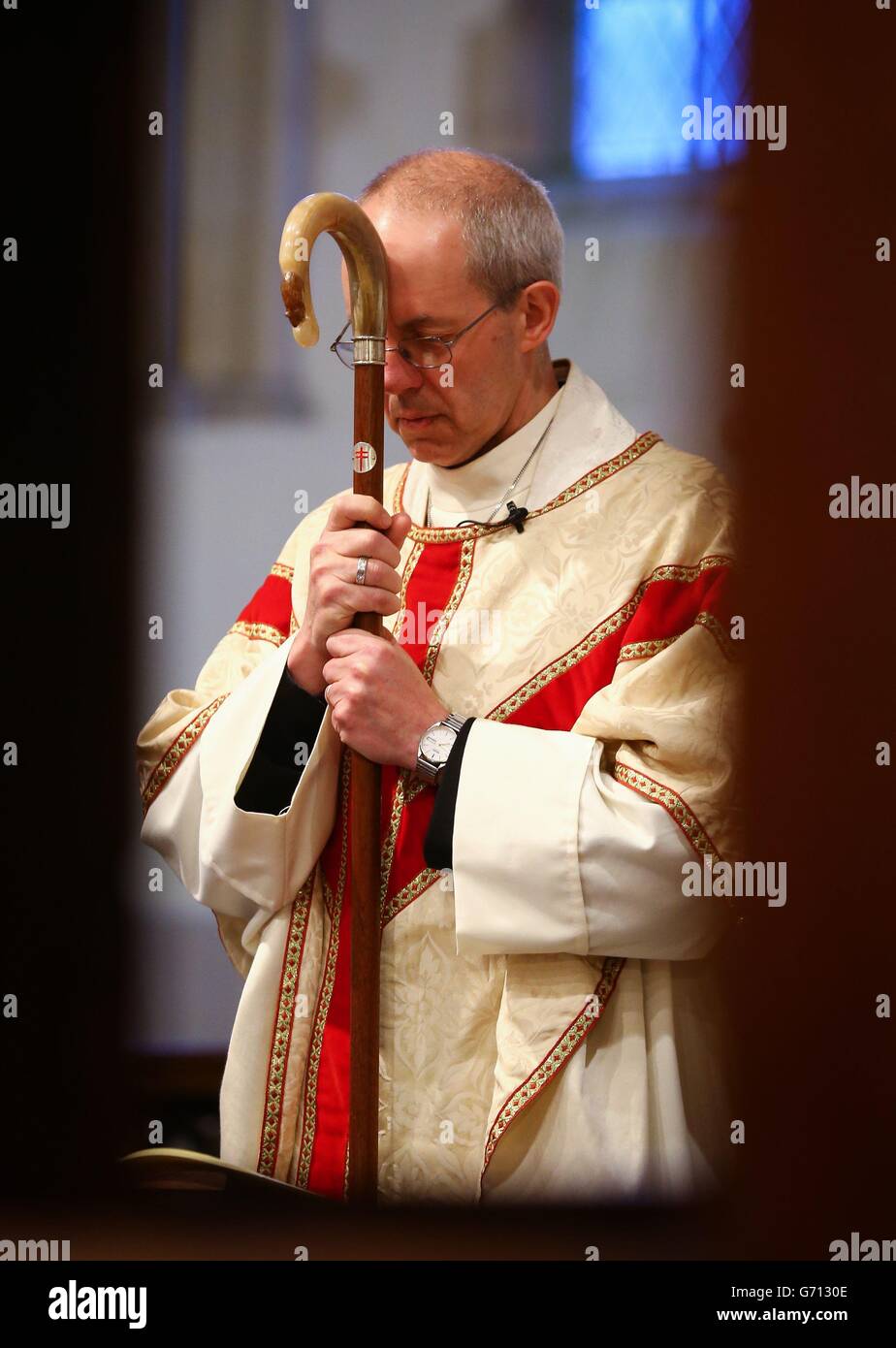 L'archevêque de Canterbury, le très révérend Justin Welby, pendant le service du jeudi Maundy à l'église Saint-Antoine d'Alkham, dans le Kent. Banque D'Images