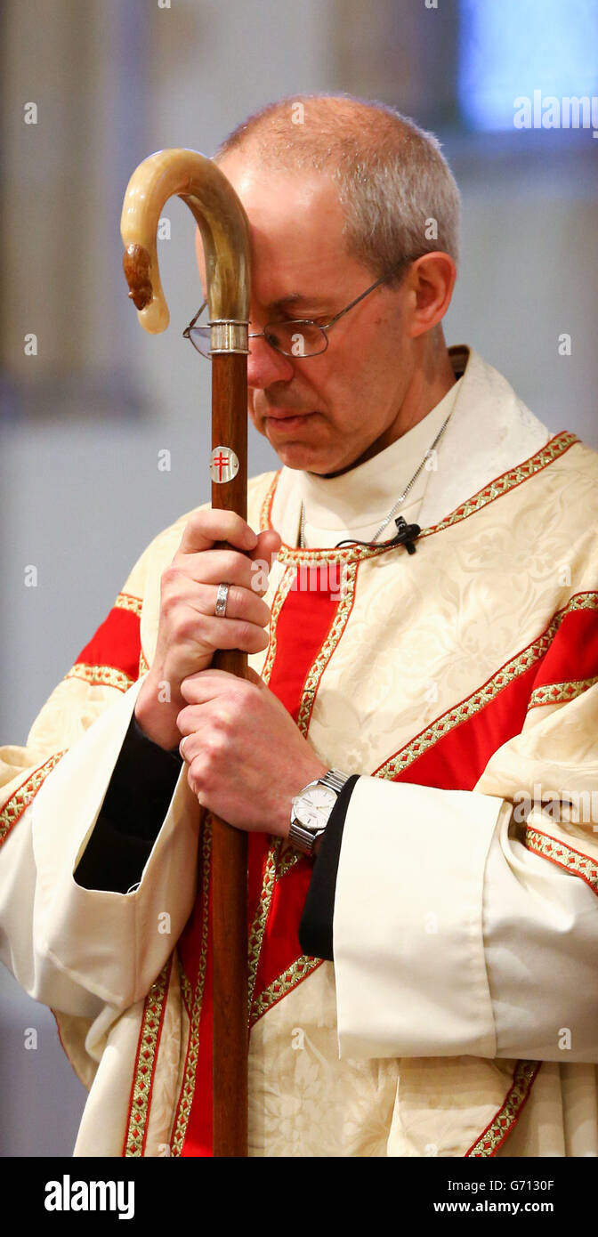 L'archevêque de Canterbury, le très révérend Justin Welby, pendant le service du jeudi Maundy à l'église Saint-Antoine d'Alkham, dans le Kent. Banque D'Images