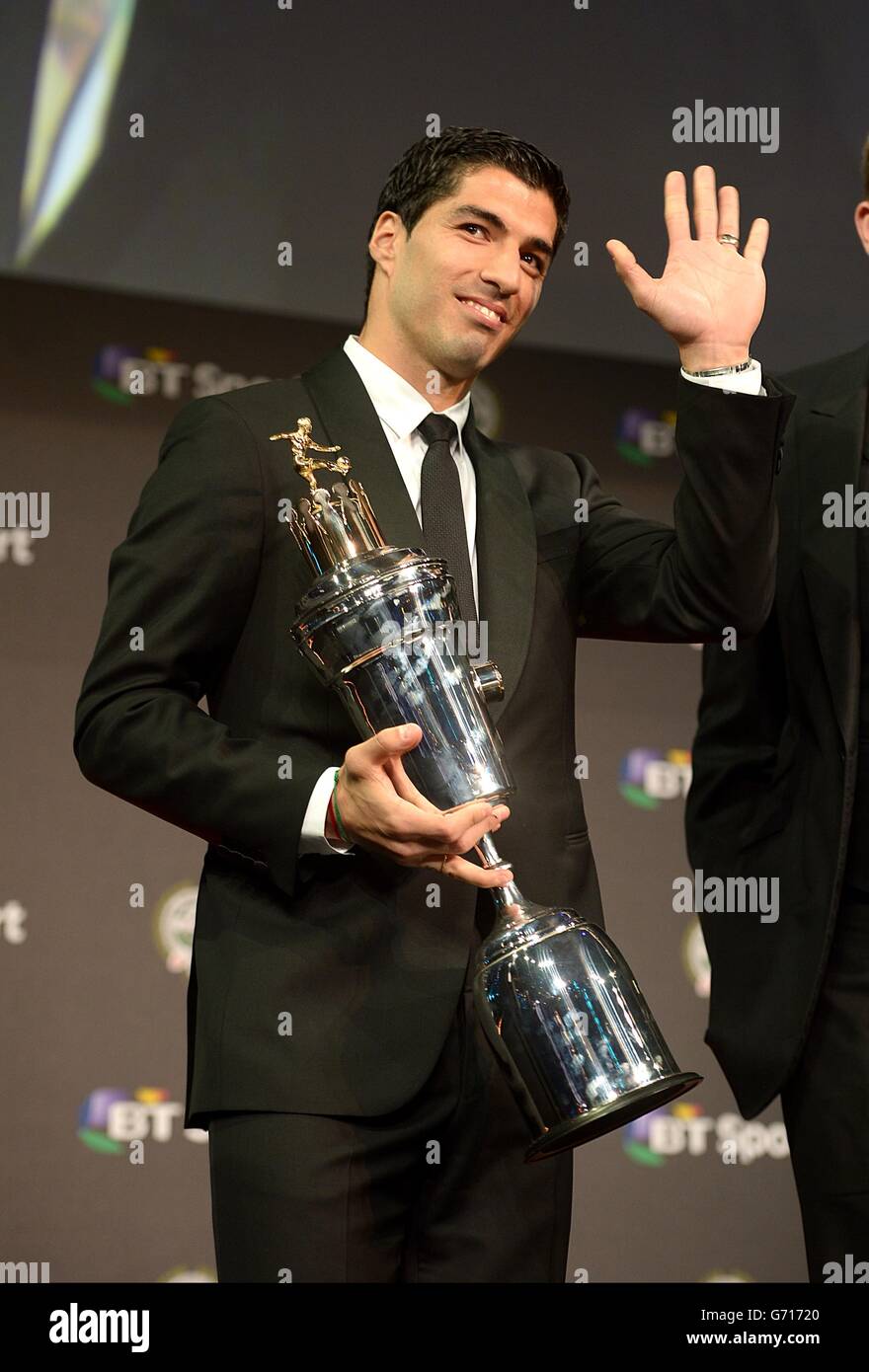 Lauréat du prix du joueur de l'année PFA Luis Suarez de Liverpool lors du prix du joueur de l'année PFA 2014, au Grosvenor House Hotel. Londres. Banque D'Images