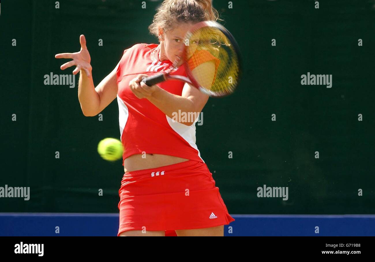 Patty Schnyder en action pendant le match contre Saori Obata dans le DFS Classic, tournoi international de tennis féminin au Edgbaston Priory Club, Birmingham. Banque D'Images