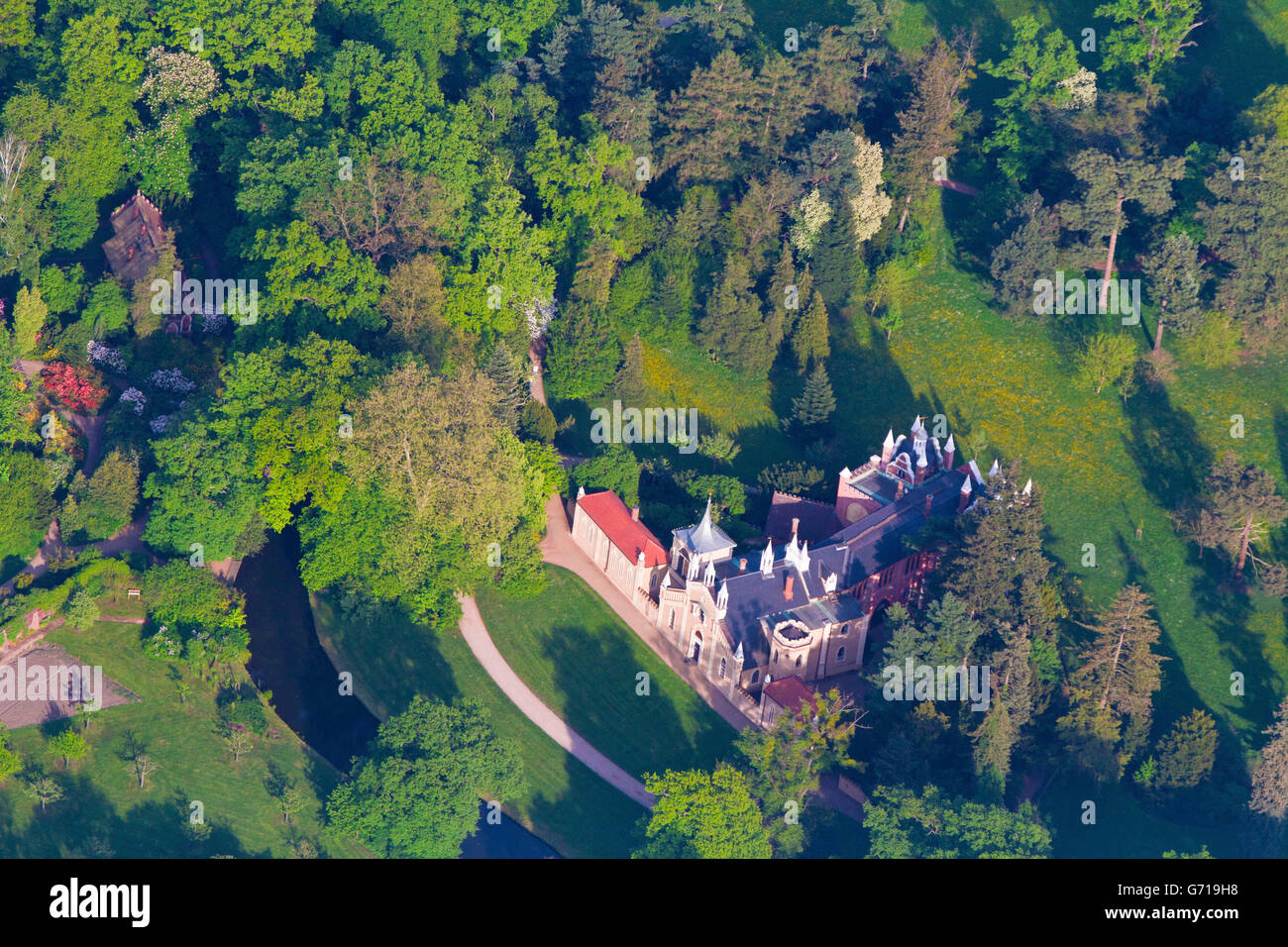 Maison gothique, lac Worlitz, Jardin Royaume de Dessau-Worlitz, district Wittenberg, Saxe-Anhalt, Allemagne / Alte Post Voir, Gartenreich Dessau-Wörlitz, lac Wörlitz Banque D'Images