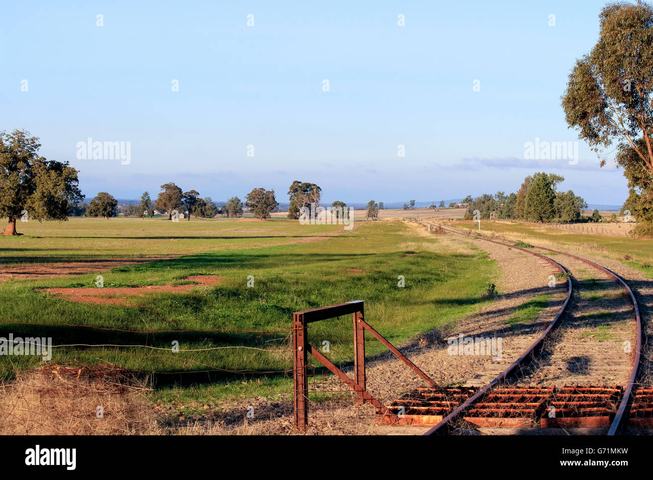 Seul pays de l'Australie ligne de chemin de fer menant à la ville Banque D'Images