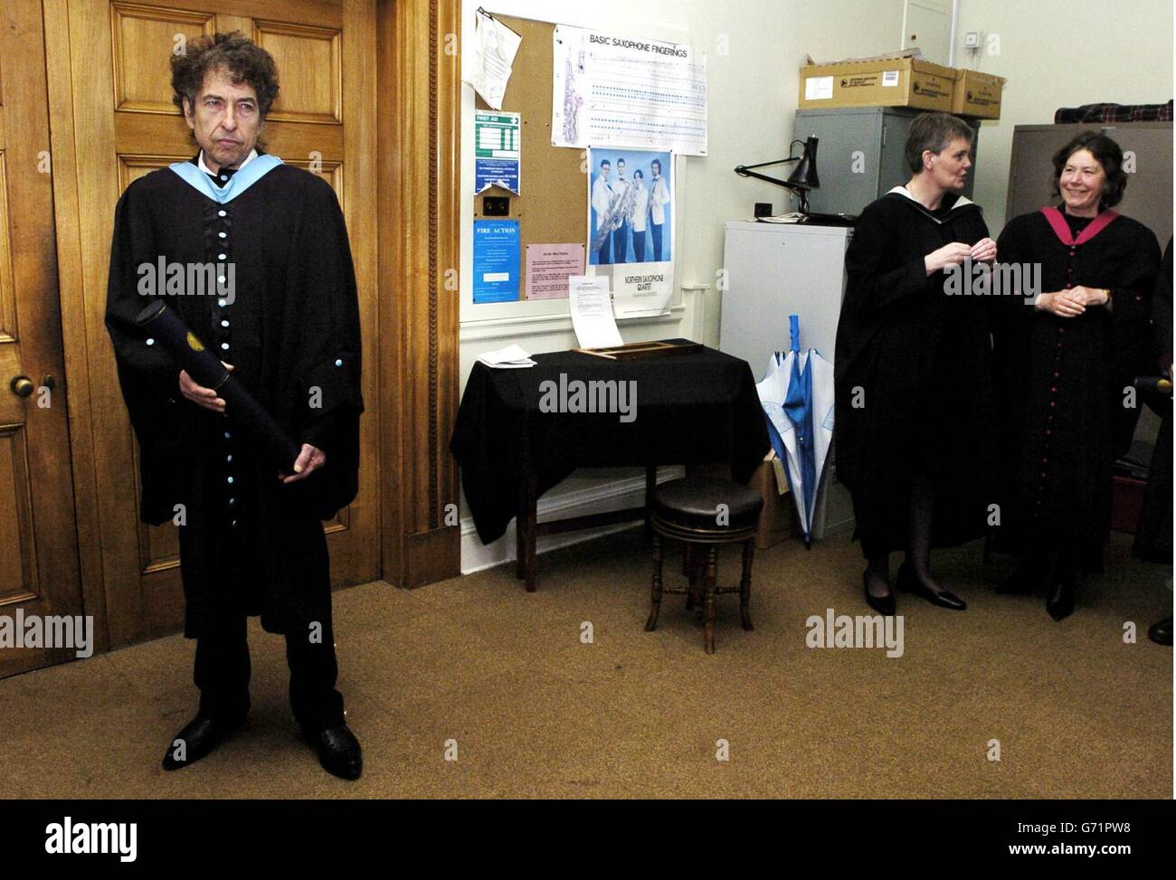 Rock Legend Bob Dylan à l'Université St Andrews, après avoir reçu un doctorat honorifique en musique.L'icône américaine, dont les hits incluent comme une pierre à roulement et M. Tambourine Man, n'a jamais accepté un autre diplôme honorifique de l'Université de Princeton en 1970. Banque D'Images