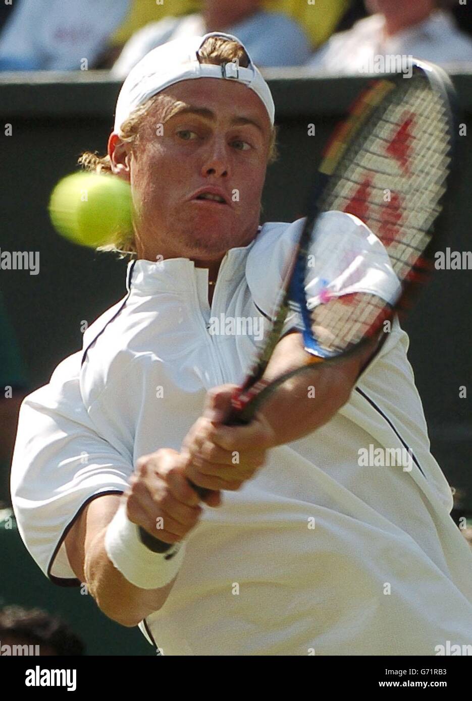 Lleyton Hewitt, originaire d'Australie, en action contre Goran Ivanisevic, originaire de Croatie, aux championnats de tennis de pelouse à Wimbledon, Londres. Banque D'Images