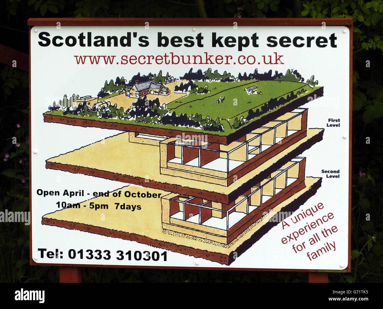 Sur la photo se trouve un panneau à l'entrée du bunker secret d'Écosse (Scotland, ancien gouvernement nucléaire de la guerre H.Q caché profondément souterrain) à Fife où un homme est tombé dans le bunker dans les premières heures de ce matin et est maintenant enragé. Banque D'Images