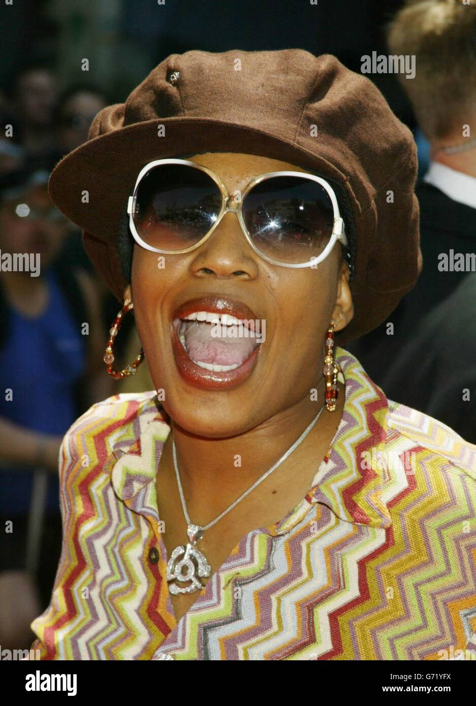 Macy Gray, membre du casting, arrive pour la première de son dernier film autour du monde en 80 jours, qui s'est tenu au théâtre El Capitan, à Los Angeles, en Californie, aux États-Unis. Banque D'Images