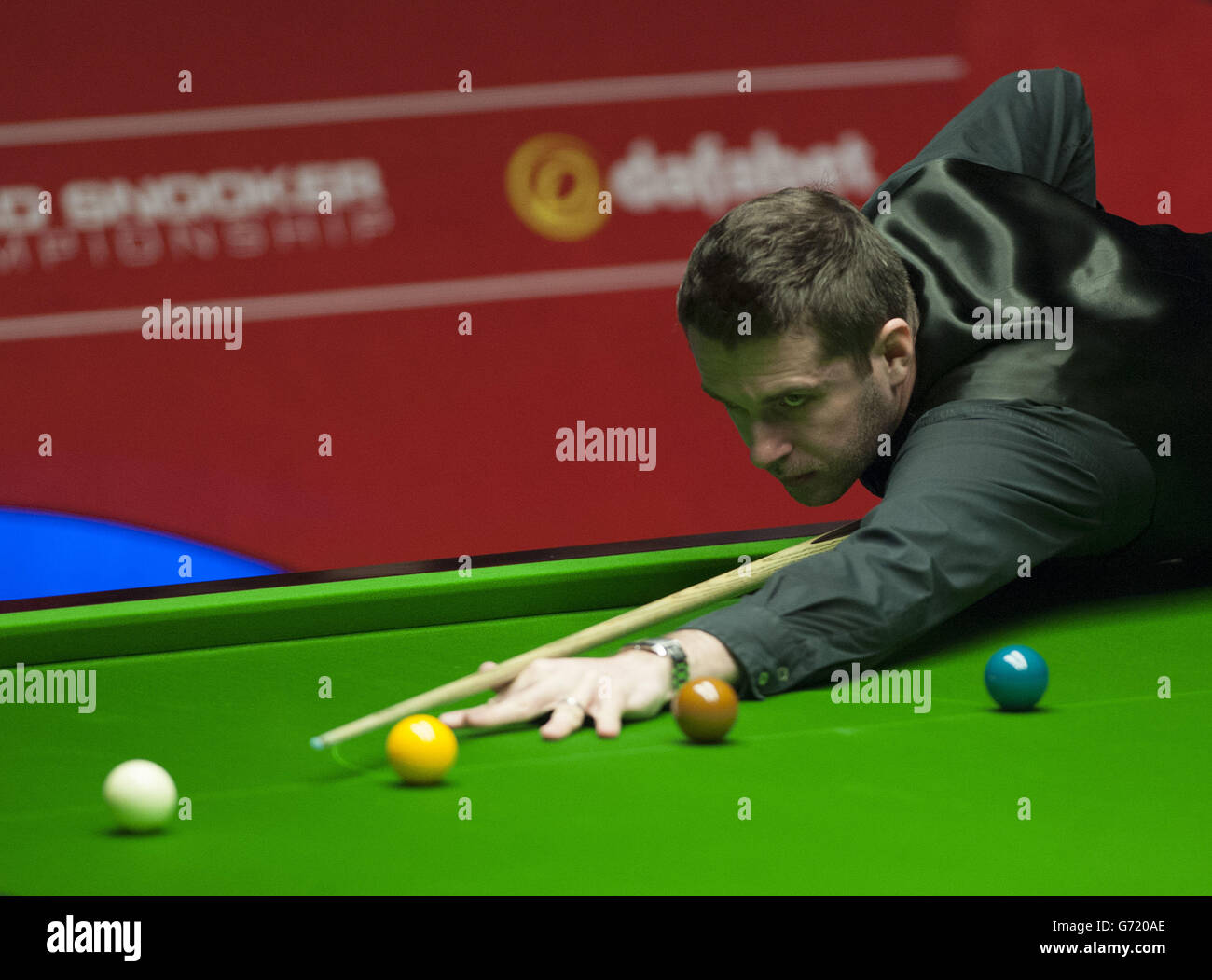 Mark Selby lors de son match de demi-finale contre Neil Robertson lors des Championnats du monde de snooker de Dafabet au Crucible, Sheffield. Banque D'Images