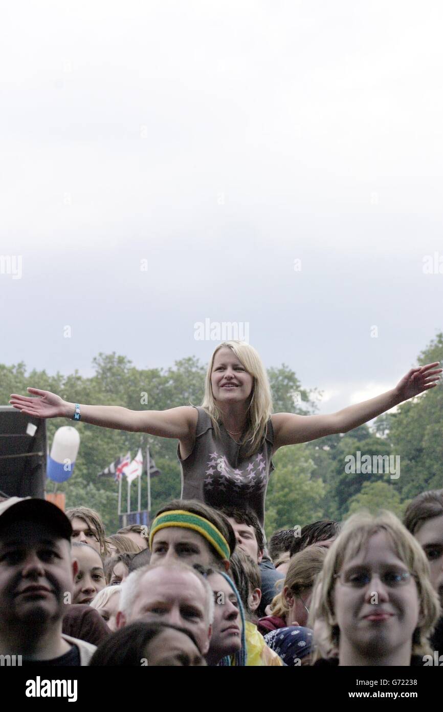 La foule pendant le festival de musique Fleadh, qui s'est tenu à Finsbury Park, Londres. Banque D'Images