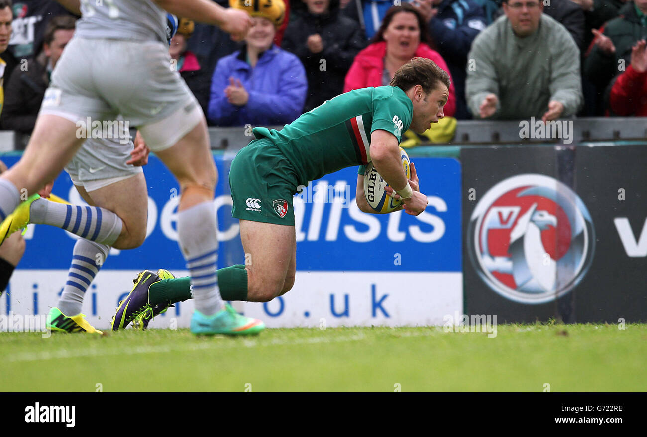Rugby Union - Aviva Premiership - Leicester Tigers / Saracens - Welford Road.La Blaine Scully des Tigers de Leicester plonge pour tenter de remporter un match d'essai lors du championnat Aviva Premiership à Welford Road, Leicester. Banque D'Images