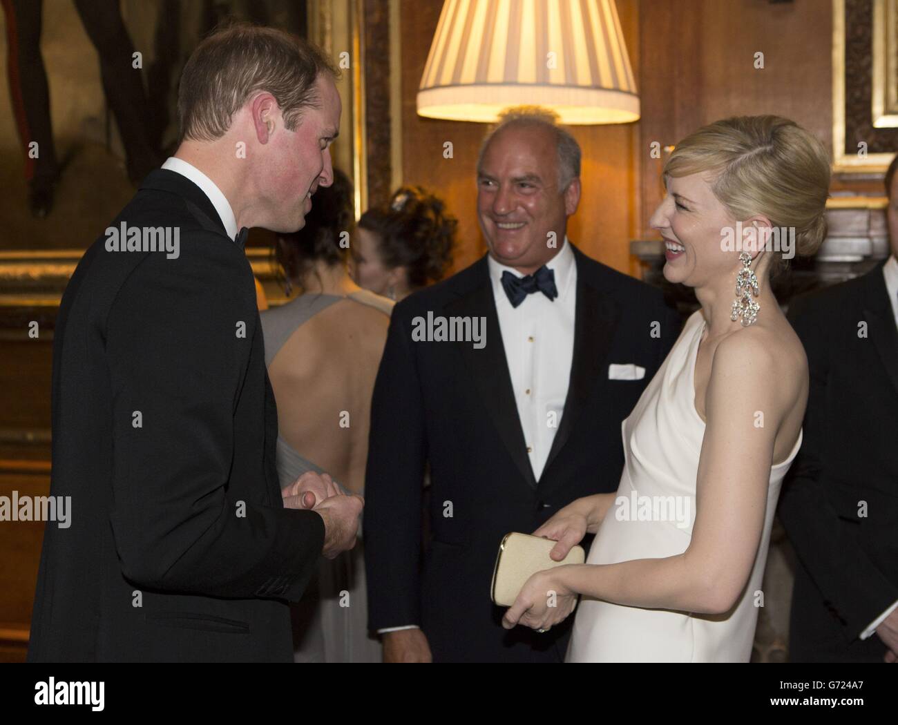 Le duc de Cambridge s'entretient avec Cate Blanchett lors d'un dîner pour célébrer le travail du Royal Marsden au château de Windsor, dans le Berkshire. Banque D'Images