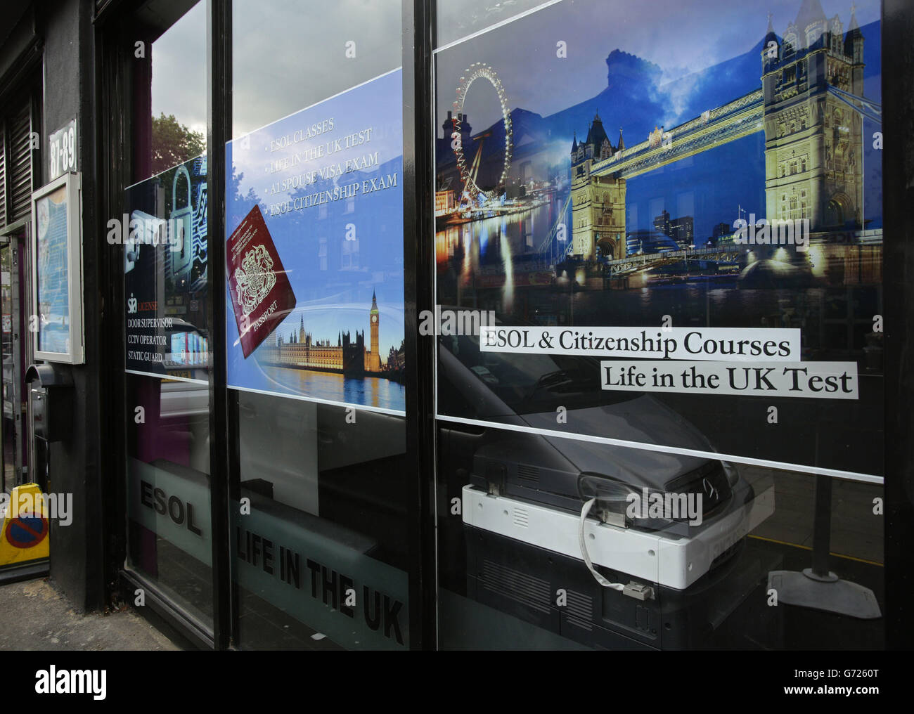 Le Learn Pass succes (LPS) Tuition Center de l'est de Londres, alors que le Home Office a lancé une enquête sur les réclamations selon lesquelles les migrants qui ne parlent pas anglais sont en mesure d'acheter des documents montrant qu'ils ont réussi un test de langue soi-disant « pure ». Banque D'Images