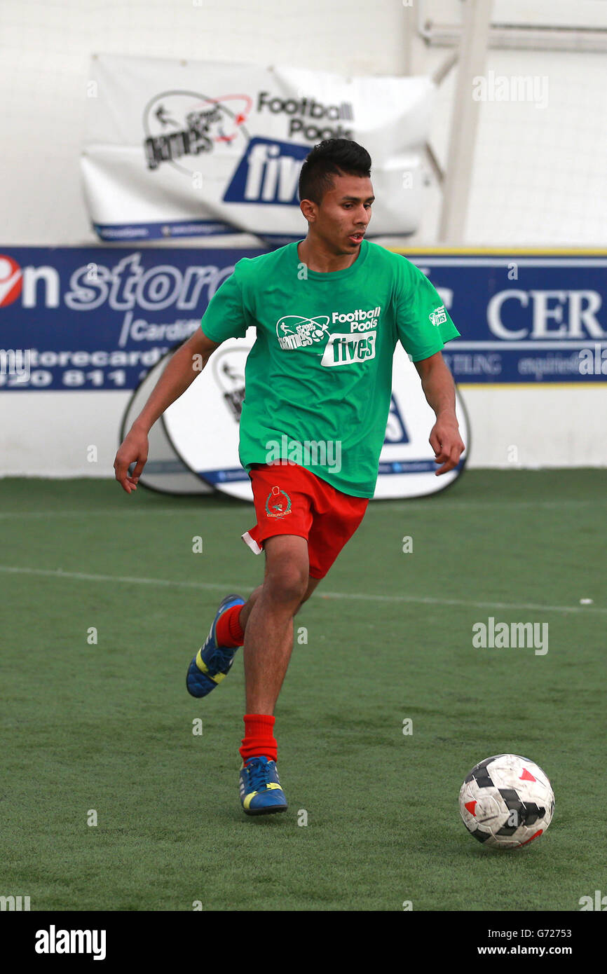 Football - StreetGames football pools Fives - Cardiff.Action des StreetGames football pools Fives à la House of Sport, Cardiff. Banque D'Images