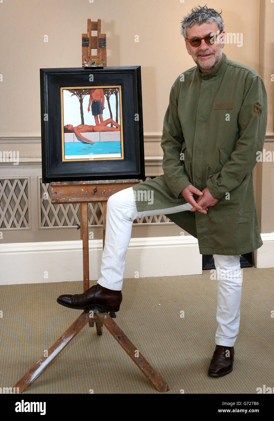 L'artiste Jack Vettriano dans les Bonhams à Édimbourg comme il se tient à côté de son Winsor et de son chevalet Newton et de sa peinture un invité inattendu, qui font partie d'une vente de ses biens détenus par la maison de vente aux enchères jeudi. Banque D'Images